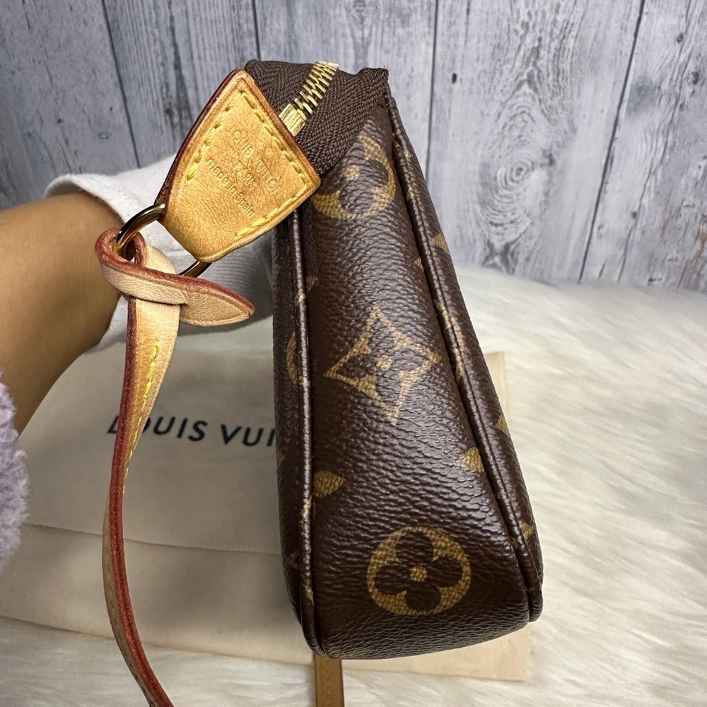 LOUIS VUITTON pochette accesory bag in monogram - Picture 5 of 17